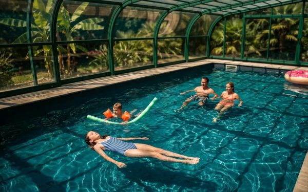 Bénéficier d'un camping avec piscine couverte dans les Landes ouvert hors saison